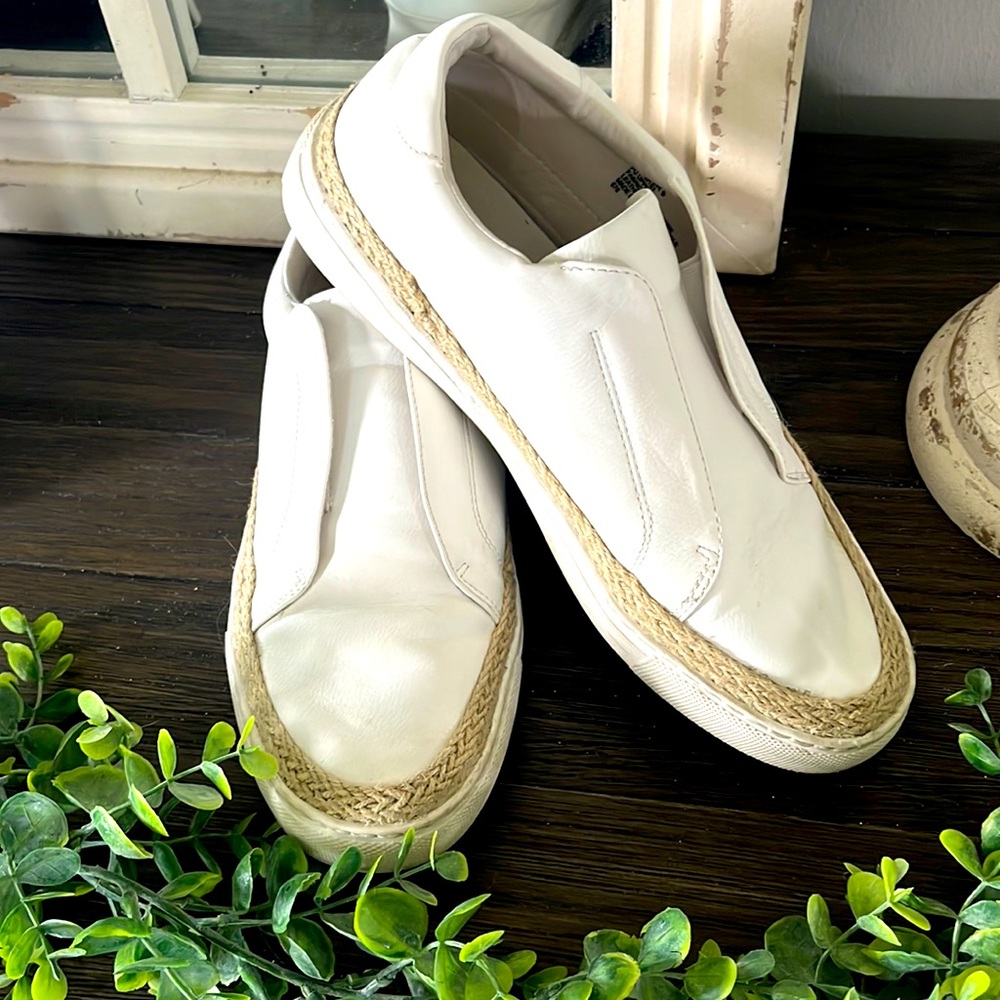 White Laceless Steve Madden Sneakers Size 9